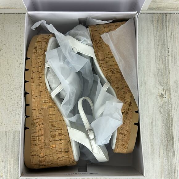 Madden Girl Volt womens size 9 M white faux leather buckle strappy sandals new - Picture 10 of 10